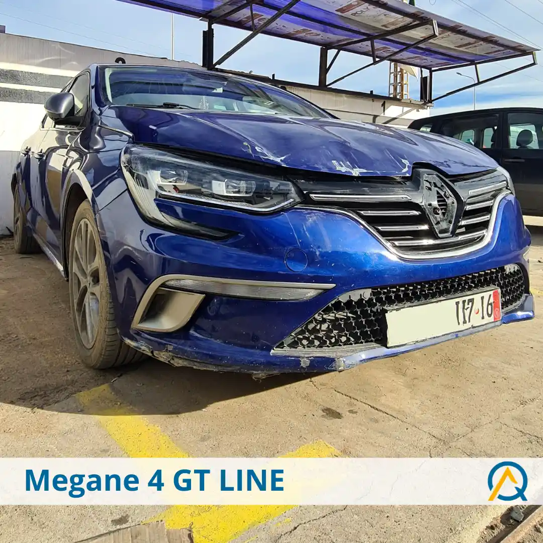 Avant réparation carrosserie Mégane